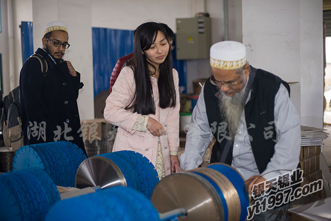 埃及客户考察银天金刚石锯片生产车间